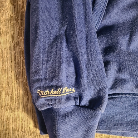 Mitchell & Ness Large Toronto Maple Leafs Hoodie - Picture 3 of 3